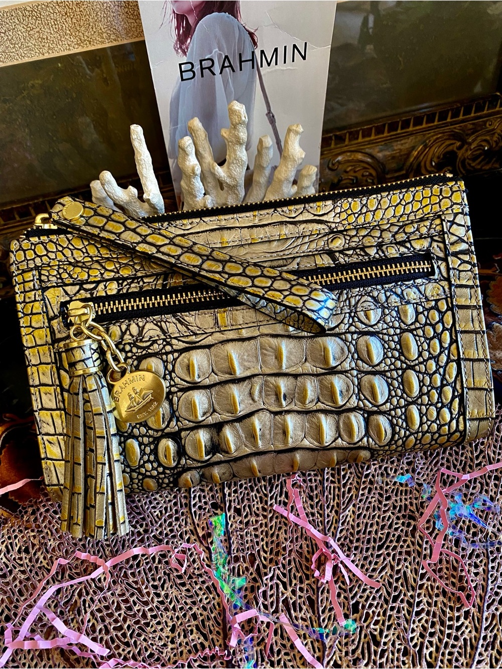 RARE and GORGEOUS⭐️GOLD FILIGREE BRAHMIN “ANNA” TASSELED CLUTCH/WRISTLET